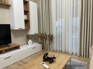 Modern and Cozy Oasis Near City Center - 9
