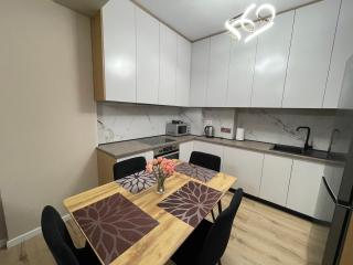 Modern and Cozy Oasis Near City Center - 3