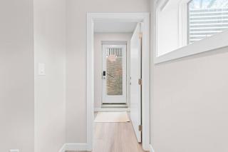 Contemporary Guest Suite | Near U of A, Whyte & DT - 5