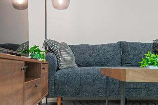 Contemporary Guest Suite | Near U of A, Whyte & DT - 3