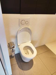 Central Studio Apartment - Near Parkside - 1