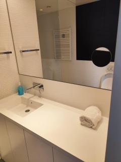 Central Studio Apartment - Near Parkside - 3