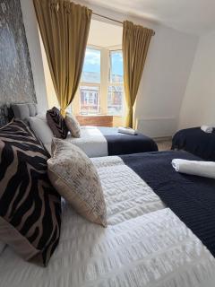 Luxury Group Stay Sleeping 7 Near Newcastle Centre - 4