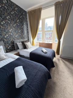 Luxury Group Stay Sleeping 7 Near Newcastle Centre - 2