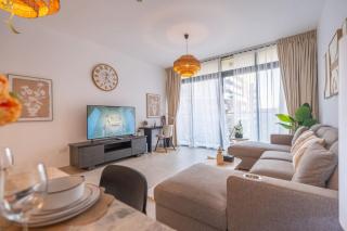 Executive City 1BR - Sleek City Haven Retreat - 9