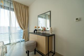 Executive City 1BR - Sleek City Haven Retreat - 1