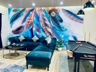 Luxury One Bedroom Apartment with King Bed, Pool Table & Netflix - 4