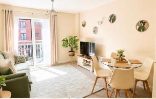 Stylish Wrexham City Centre 1 Bedroom Apartment Sleeps 4 - 9