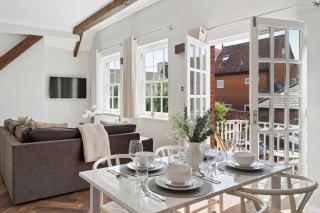 The Bookmark Henley - 2 Bed Balcony & Parking - 1
