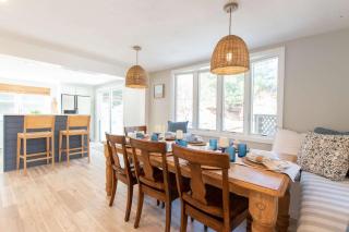 Stunning Home with Wet Bar Dog Welcome! - 2