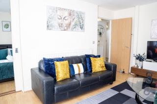 Modern Luxury City Centre Apartment Prime Location - 3