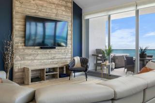 The Azure Grand Penthouse, Private Hot Tub & VIEWS - 3