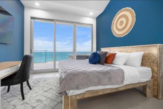 The Azure Grand Penthouse, Private Hot Tub & VIEWS - Palm-Eagle Beach - 8