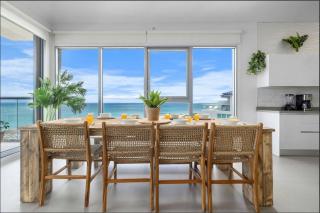The Azure Grand Penthouse, Private Hot Tub & VIEWS - 1