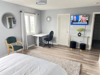 Relaxing 4-Bedroom Retreat in Bowmanville, Clarington - 2