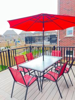 Relaxing 4-Bedroom Retreat in Bowmanville, Clarington - 1