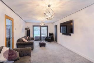 The White House 4 Bedroom, Two Reception Rooms, High Specification, Located 2 miles from jct 26 exit off the M1, Prime Location - 8