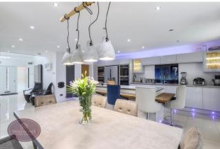 The White House 4 Bedroom, Two Reception Rooms, High Specification, Located 2 miles from jct 26 exit off the M1, Prime Location - 5