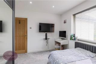 The White House 4 Bedroom, Two Reception Rooms, High Specification, Located 2 miles from jct 26 exit off the M1, Prime Location - 4