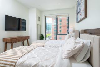 Central Condo Fenway near RedSox Green Line w Gym - 7