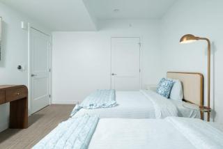 Central Upscale 2BR Condo wGym Office & Parking - 2