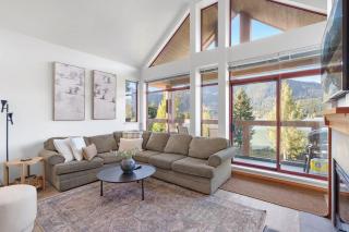 Cozy Lakefront Whistler Condo - Mountain, Lake View - 1