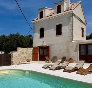 Villa on Biševo - transfer and car included, 5 min to the sea - 0