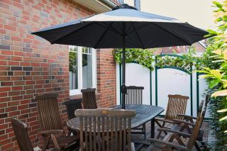 Ferienhaus Has & Igel - märchenhaft in Buxtehude bis 10 Personen - 4 Schlafzimmer - Terrasse - 140 qm - 2 Parkplätze unterm Carport - 5