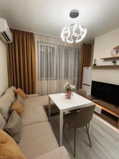 Mladost 1 Sunset Apartment near the metro and Included Underground Parking - 9