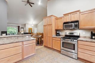 Suncrest Hideaway - 4