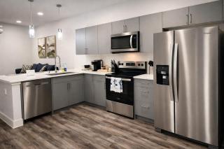Luxury Resort 1BR Apt 104 Pool Hot Tub Gym Wifi - 4
