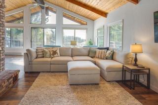 Tree-Lined Gold Beach Retreat w/ Multiple Decks! - 5