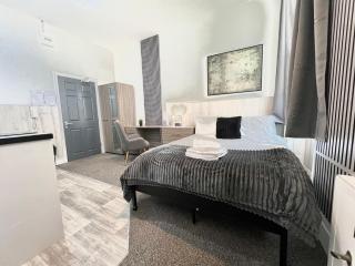 Yastayzzz at Studio 4 The Lofts Pierpoint Street - 3