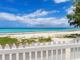 Maxwell Beach Escape #3- Three Bedroom Beachfront Apartment with Resort Access - 4