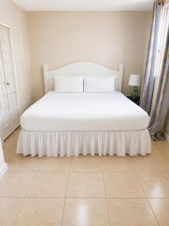 Maxwell Beach Escape #3- Three Bedroom Beachfront Apartment with Resort Access - 2