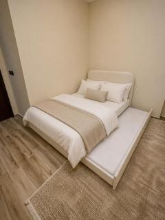 Rock Vine Stays Latin District - 6