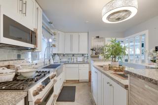 Near Parks & Eats! Elegant Southwest Chicago Home - 9