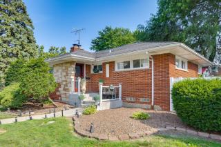 Near Parks & Eats! Elegant Southwest Chicago Home - 8