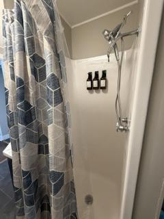 Unwind at Lakeside | Hot Tub | Cozy Beach Town - 3