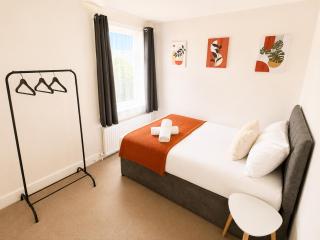 Cosy 4BR Home Private Parking 10 Mins To Universal Studio Site Sleeps 7 - 3