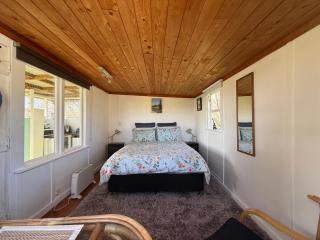 The Hilltop Farm Cabin Retreat - 8