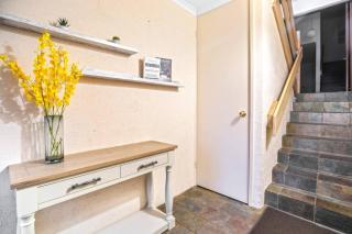 Stylish Retreat Family House 5BRM Wheelers Hill - 4