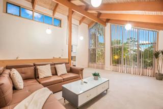 Stylish Retreat Family House 5BRM Wheelers Hill - 1