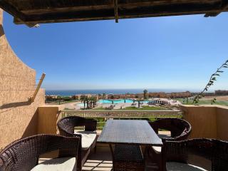Sea & Pool View Chalet in Telal Sokhna - 9