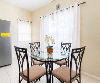 Runaway Bay Oasis 2 BDR 2 Gyms 2 Pools - 4