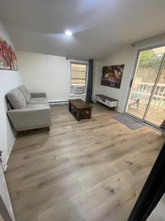 400 sq ft Quiet Private Area - 1