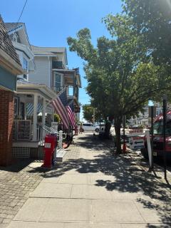 The 1889 Modern Victorian 6BR House Sunroom 1 Block to Sandy Beach Beach Badges Included Walk to Asbury Park Nightlife Dog Friendly - 4