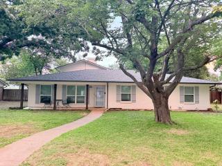 NEW Boho Farmhouse with Game Room & Fire Pit - 9