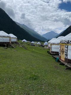 Kerben Yurt Camp Arashan - 2