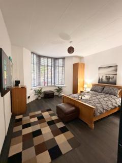 Cosy & Modern 2 Bedroom Apartment - 7